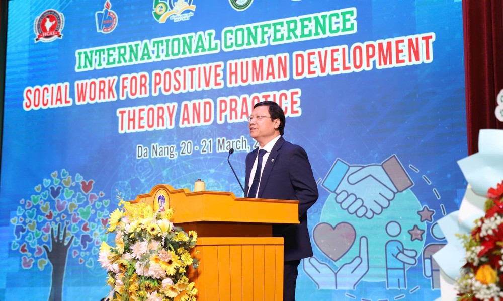 Giáo sư, Tiến sĩ Lê Quang Sơn, Phó Giám đốc Đại học Đà Nẵng phát biểu. 3d64ce68253c9562cc2d.jpg