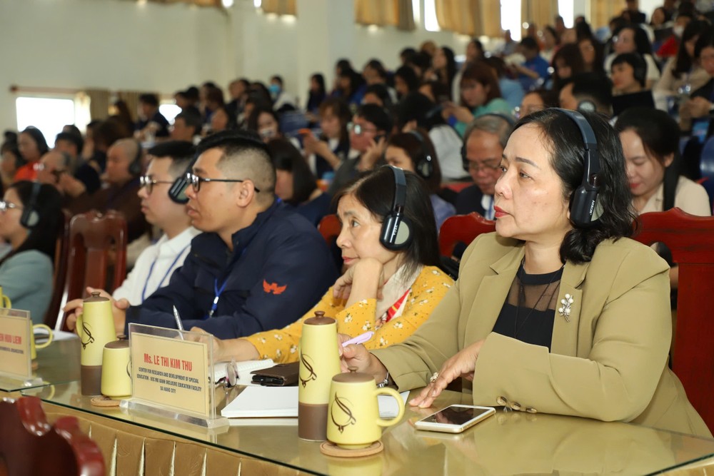 Hội thảo thu hút gần 400 đại biểu, gồm học giả, chuyên gia, giảng viên, sinh viên từ các cơ sở giáo dục đại học, tổ chức nghiên cứu, cơ quan quản lý trong và ngoài nước. 646111d2fa864ad81397.jpg