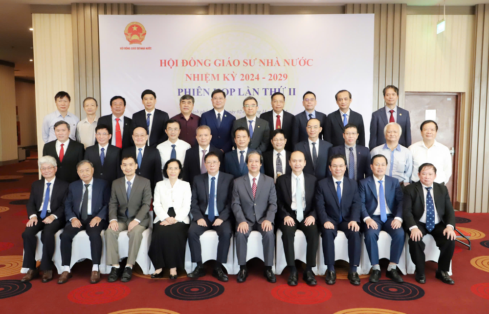 28 Ủy viên Hội đồng Giáo sư nhà nước cũng đồng thời là Chủ tịch 28 Hội đồng giáo sư ngành, liên ngành. (Hình ảnh phiên họp lần thứ II của Hội đồng Giáo sư nhà nước nhiệm kỳ 2024-2029, ảnh từ Hội đồng Giáo sư nhà nước) 28 Ủy viên Hội đồng Giáo sư nhà nước cũng đồng thời là Chủ tịch 28 Hội đồng giáo sư ngành, liên ngành. (Hình ảnh phiên họp lần thứ II của Hội đồng Giáo sư nhà nước nhiệm kỳ 2024-2029, ảnh từ Hội đồng Giáo sư nhà nước)