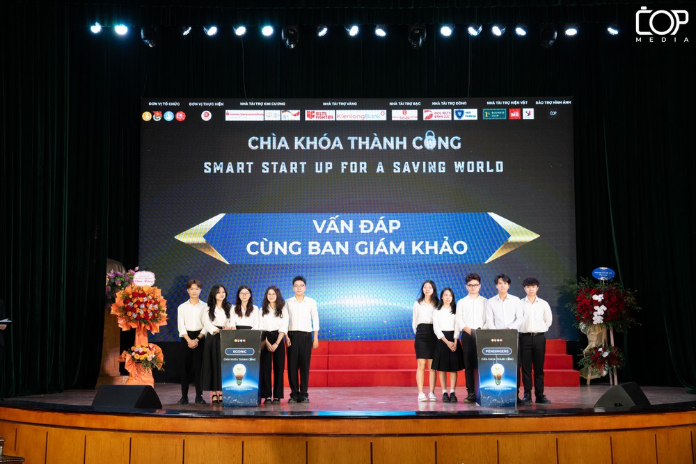2 đội thi tranh tài tại phần thi cuối cùng DSC00368.jpg