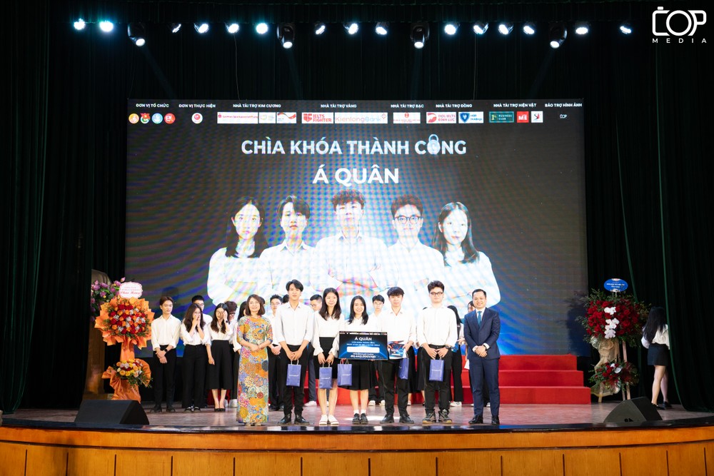 Đội PENDINGERS là Á quân cuộc thi Chìa khoá thành công năm nay DSC00421.jpg