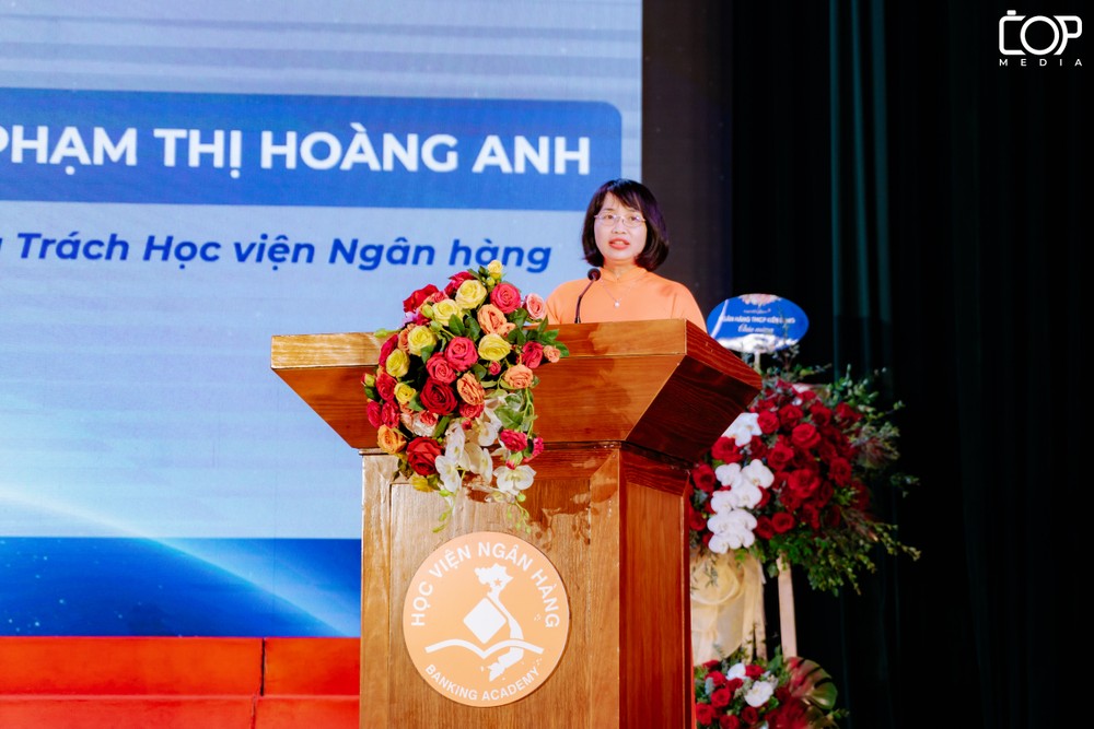Nhà giáo ưu tú, Phó giáo sư, Tiến sĩ Phạm Thị Hoàng Anh - Phó Giám đốc phụ trách Học viện Ngân hàng. DSC01626.jpg
