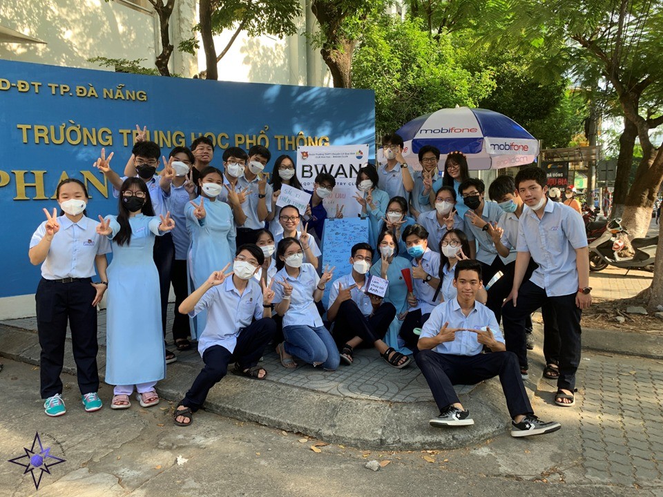 Tham gia nhiều hoạt động ngoại khóa là cách Phúc gây ấn tượng cho hồ sơ xin học bổng của mình. Ảnh: NVCC BWAN TIẾP SỨC MÙA THI 2022.jpg