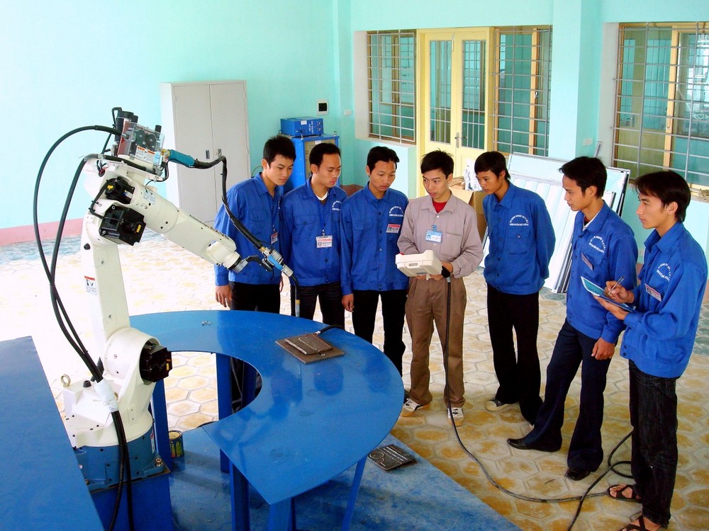 Trang thiết bị là một trong những yếu tố quyết định đến chất lượng đào tạo của cơ sở giáo dục nghề nghiệp. Ảnh minh họa: Trường Cao đẳng Cơ giới Ninh Bình cơ giới ninh bình.jpg