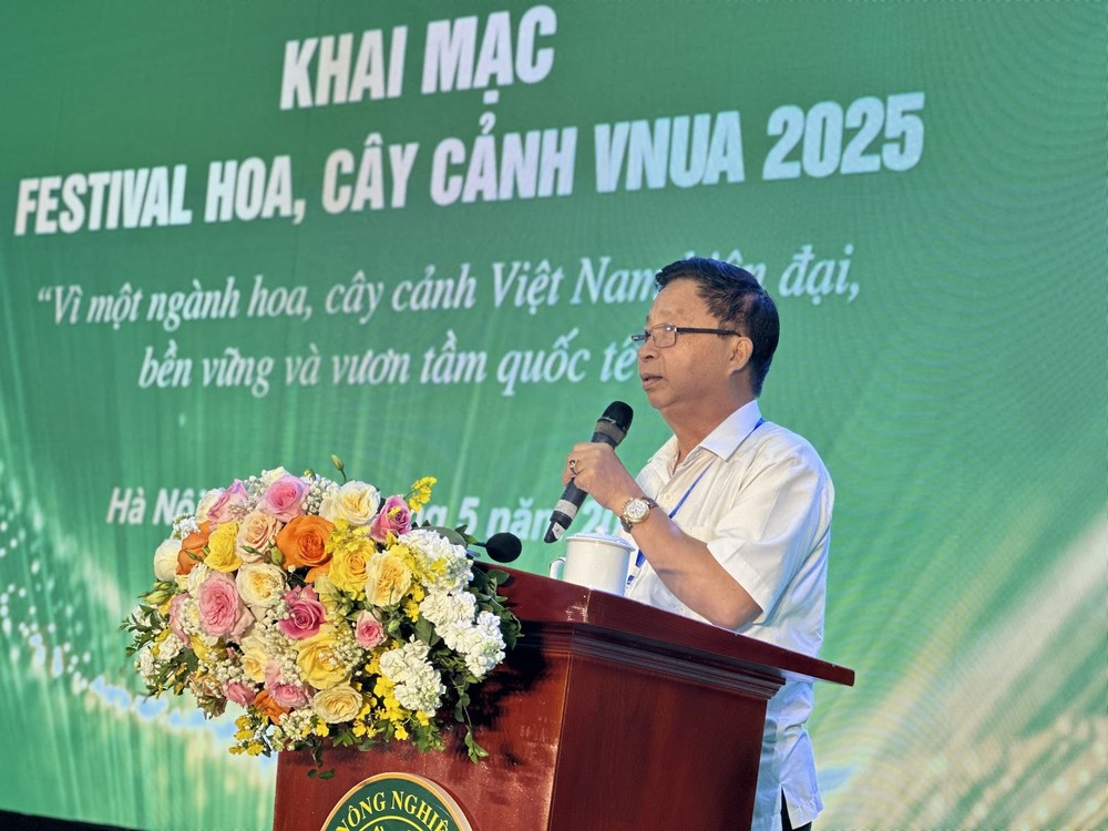 Ông Nguyễn Mạnh Quỳnh – Phó Chủ tịch Hội Sinh vật cảnh Việt Nam. Ông Nguyễn Mạnh Quỳnh – Phó Chủ tịch Hội Sinh vật cảnh Việt Nam.