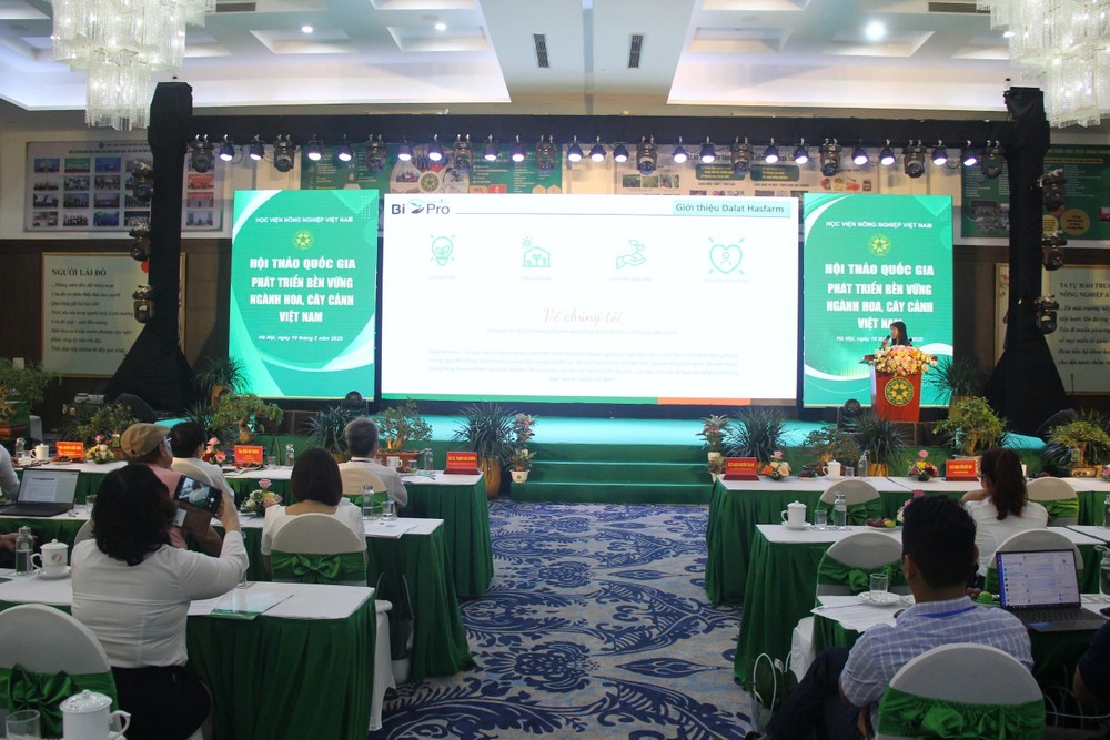 Toàn cảnh Hội thảo quốc gia “Phát triển bền vững ngành Hoa, cây cảnh Việt Nam” z6587777752809_61c140e9d500bf02881785fb9944795f.jpg