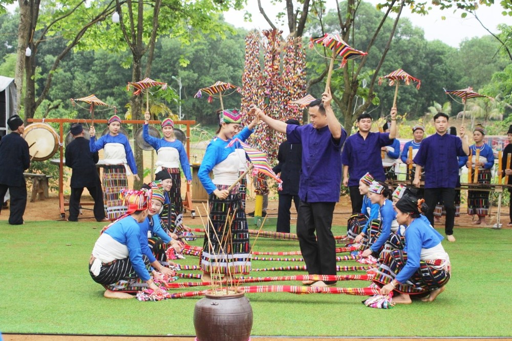 Ảnh minh họa: Báo điện tử Chính phủ. lang-van-hoa-17123020046872088757587.jpg