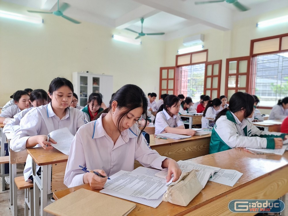 Giáo viên dạy ôn tập cho học sinh thi tốt nghiệp được quy đổi ra định mức giờ dạy phù hợp với Thông tư 29. (Ảnh minh họa: Lã Tiến) GDVN_hs-on-thi-1.jpg