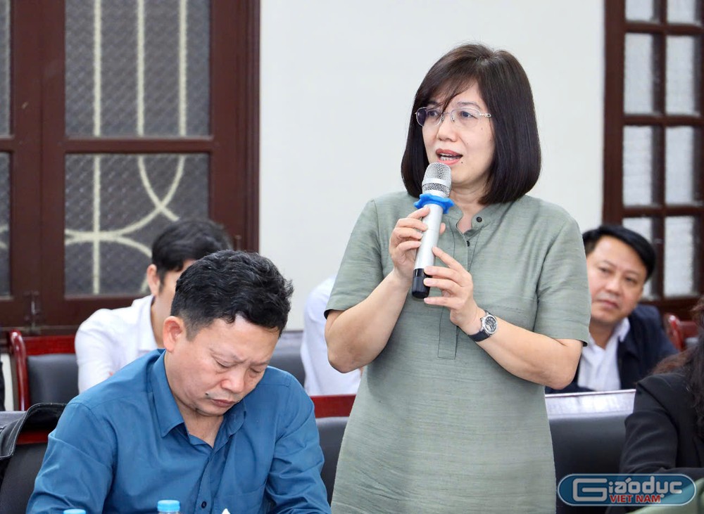 Cô giáo Cao Tố Nga - Hiệu trưởng Trường Trung học phổ thông Ngô Quyền (quận Lê Chân) nêu ý kiến (Ảnh: LT) GDVN_kiem-tra-tt29-10.jpg