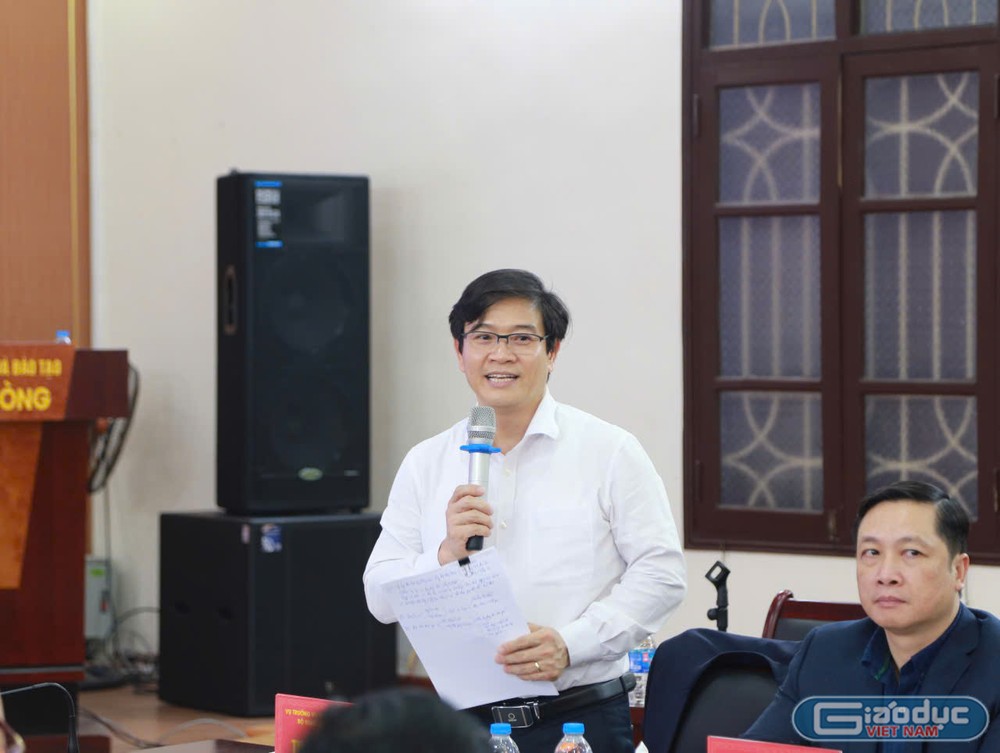 Ông Thái Văn Tài - Vụ trưởng Vụ Giáo dục Phổ thông giải đáp các thắc mắc liên quan đến Thông tư 29 (Ảnh: LT) GDVN_kiem-tra-tt29-2.jpg