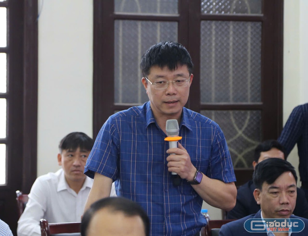 Thầy Nguyễn Minh Quý – Hiệu trưởng Trường Trung học phổ thông Mạc Đĩnh Chi phát biểu (Ảnh: LT) GDVN_kiem-tra-tt29-7.jpg