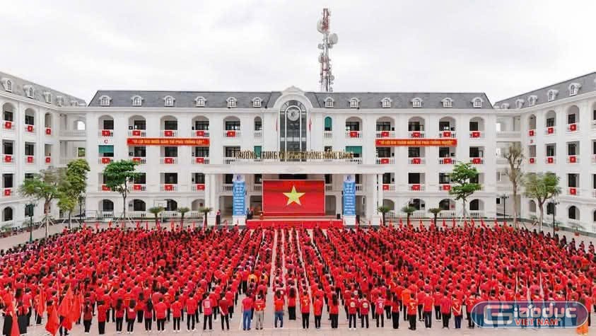 Trường Trung học phổ thông Hồng Bàng là một trong những ngôi trường được đầu tư xây dựng quy mô, hiện đại nhất thành phố Hải Phòng. Ảnh: LT GDVN_thpt-hong-bang.jpg