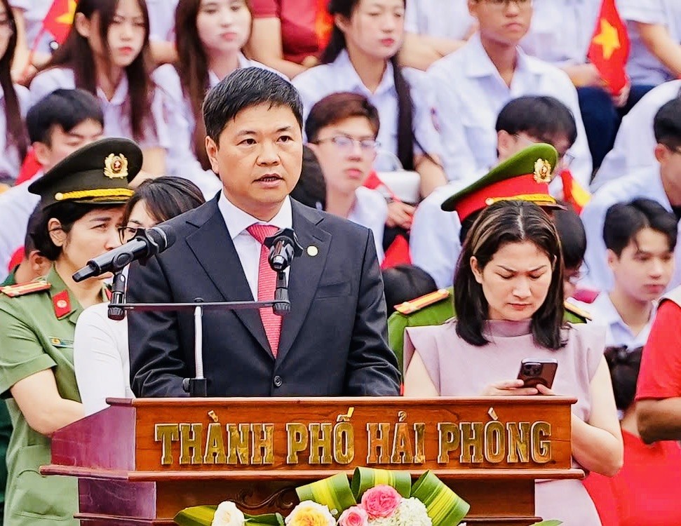Ông Hoàng Minh Cường - Phó Chủ tịch Ủy ban nhân dân thành phố Hải Phòng phát biểu khai mạc chương trình (Ảnh: CTV) hp-dieu-hanh-23.jpeg