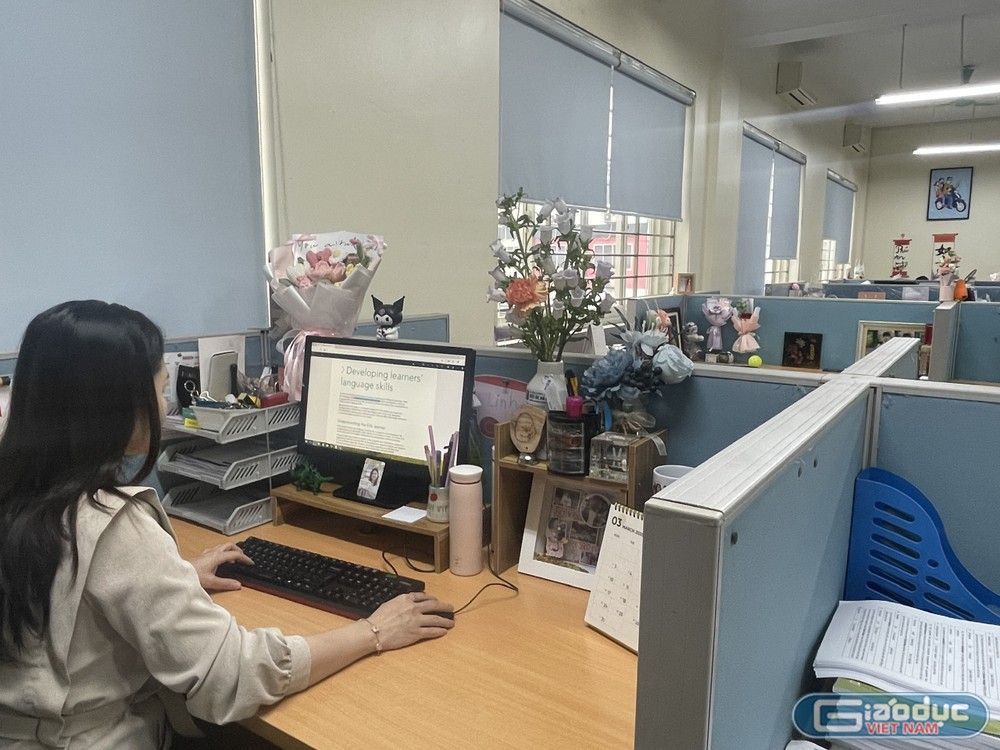 Phòng làm việc của giáo viên Việt Nam và giáo viên nước ngoài giảng dạy tiếng Anh. (Ảnh: NVCC) gdvn_phong-lam-viec-cua-giao-vien-truong-thcs-thpt-viet-uc (2).jpg