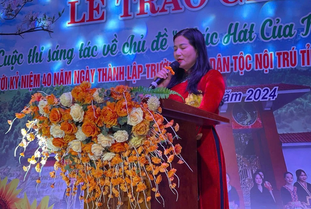 Cô Nguyễn Thị Kiều Hoa - Hiệu trưởng Trường Trung học phổ thông Dân tộc nội trú tỉnh Nghệ An. Ảnh: NVCC. z6232493883897_83d5284518cb3e7c5a04359658f32940.jpg