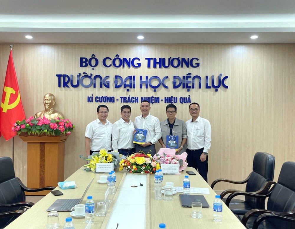 Lễ ký kết thoả thuận hợp tác giữa Trường Đại học Điện lực và Công ty Trách nhiệm hữu hạn Năng lượng Bền vững Việt - Nga. Ảnh: NTCC. Ký kết thoả thuận hợp tác với Công ty TNHH NL Bền vững Việt Nga.jpg