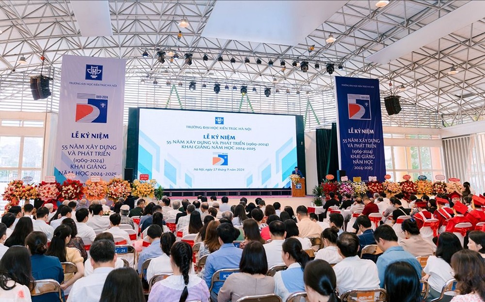 Trường Đại học Kiến trúc Hà Nội kỷ niệm 55 năm thành lập trường (1969 - 2024). Ảnh HAU. daihocKientruc KN55920246.jpg