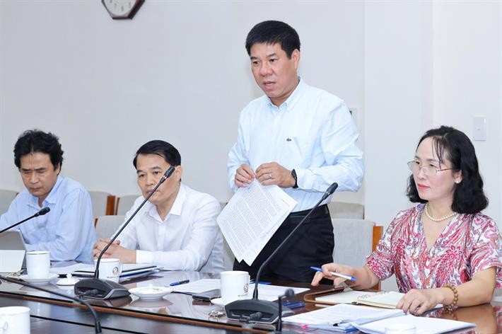Cục trưởng Cục Quản lý Chất lượng Huỳnh Văn Chương trao đổi tại buổi làm việc. Ảnh: Bộ Giáo dục và Đào tạo. Cục trưởng Cục Quản lý Chất lượng Huỳnh Văn Chương trao đổi tại buổi làm việc. Ảnh: Bộ Giáo dục và Đào tạo.