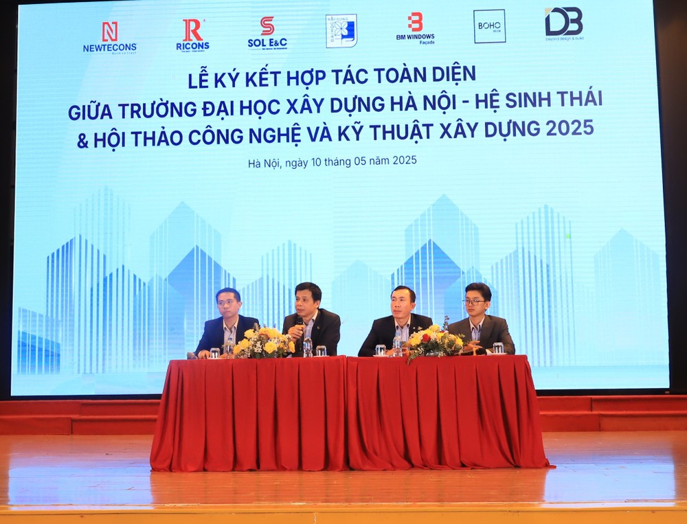 Trong phần Tọa đàm, các em sinh viên chủ động trao đổi cho các diễn giả với nhiều câu hỏi mang tính chuyên môn cao, thể hiện sự chủ động, nghiêm túc trong việc học tập nghiên cứu. Ảnh: HUCE. 496931076_1122242159927816_2362749162589620076_n.jpg