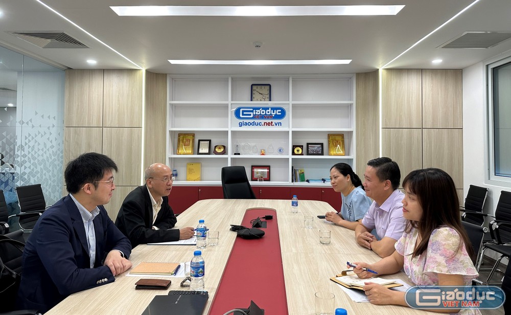 Lãnh đạo Tạp chí điện tử Giáo dục Việt Nam đã có những chia sẻ về kế hoạch, chiến lược phát triển của đơn vị trong thời gian tới. GDVN_DSQ (2).jpg
