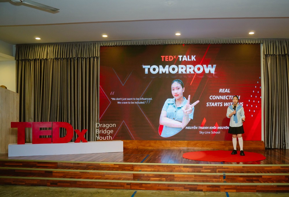 Bạn Nguyễn Thanh Khôi Nguyên - học sinh lớp 6UK - Sky-Line Global School là diễn giả nhỏ tuổi nhất tại TEDxDragon Bridge Youth 2025 với chủ đề “Real Connection Starts with Us” (Sự kết nối bắt đầu từ chính chúng ta”). Khôi Nguyên.jpg