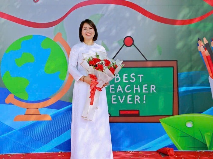 Cô Nguyễn Thúy Phương - Hiệu trưởng Trường Trung học phổ thông Văn Lang (quận Đống Đa, Hà Nội). Ảnh: nhân vật từng cung cấp z6074984222720-cffec5ec53b721e4d9520c1b81b340f8-8686.jpg