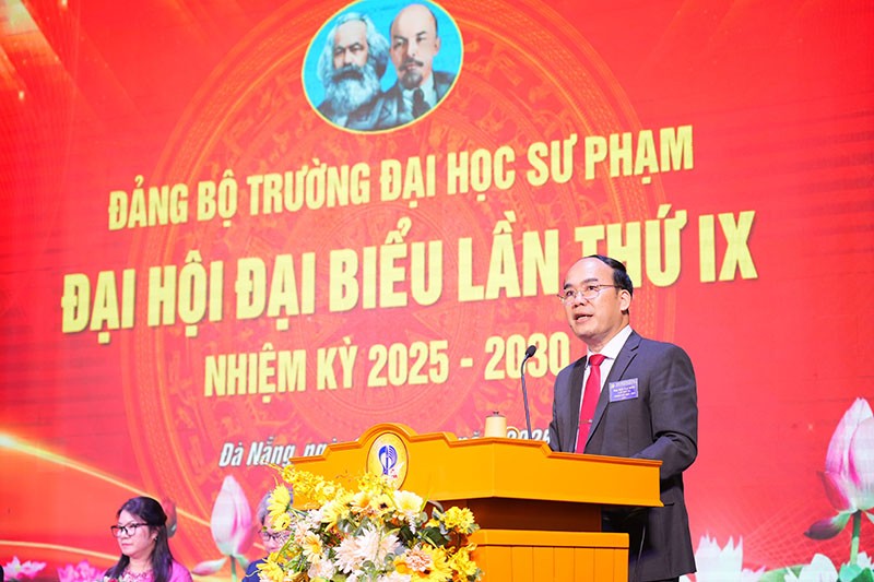 Đồng chí Phan Minh Đức, Bí thư Đảng ủy ĐHĐN phát biểu chúc mừng và chỉ đạo tại Đại hội. Đồng chí Phan Minh Đức, Bí thư Đảng ủy ĐHĐN phát biểu chúc mừng và chỉ đạo tại Đại hội.