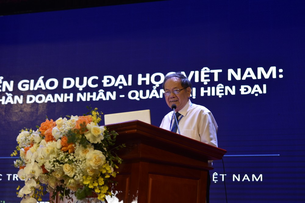 Giáo sư,Tiến sĩ khoa học Đặng Ứng Vận trình bày báo cáo tại Hội thảo. Ảnh: Trà My. _DSC0589.JPG