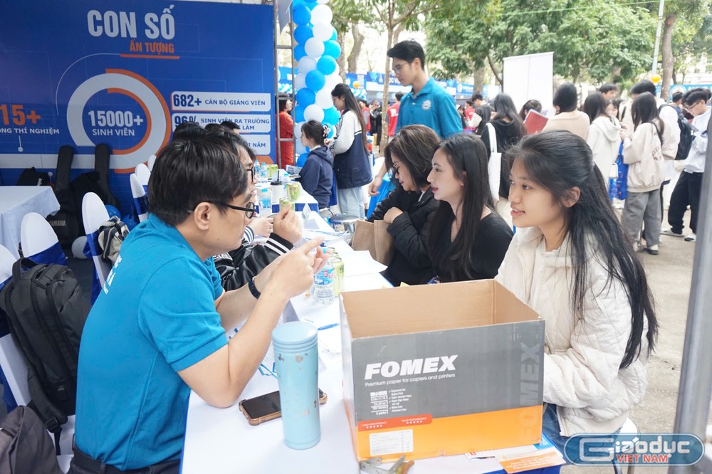 Ngày hội hứa hẹn mang đến nhiều trải nghiệm thú vị cho các em học sinh. gdvn-tu van.jpg