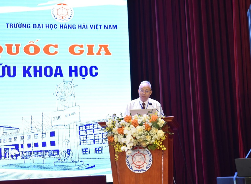 Giáo sư, Viện sĩ Nguyễn Quốc Sỹ phát biểu tại hội thảo. Ảnh: Trà My. ng quoc sy.jpg