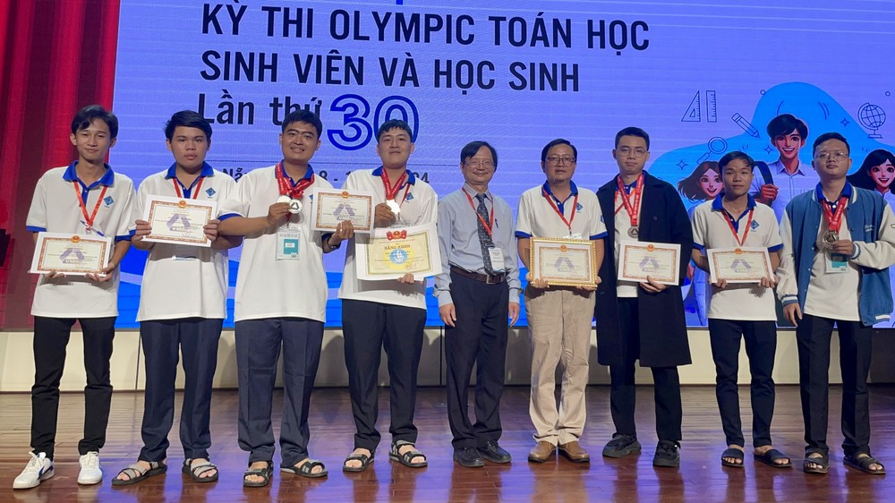 Đội tuyển Olympic Toán học sinh viên, Trường Đại học Cần Thơ. Ảnh: ce.ctu.edu.vn. ToanH1.jpg