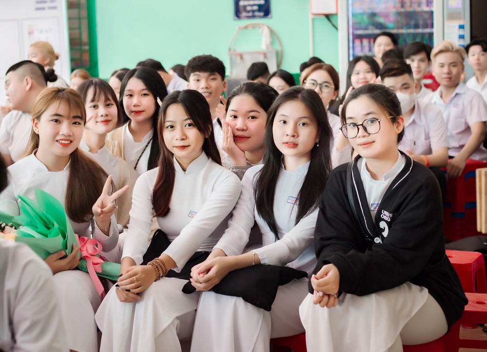 Học sinh Trường Trung học phổ thông Quang Trung (quận Thanh Khê, Thành phố Đà Nẵng) trong một buổi lễ trưởng thành. Ảnh: website nhà trường. hoc-sinh-quang-trung.jpg