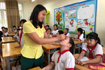Hơn 1.000 học sinh Hạ Đình được khám sức khỏe sau vụ cháy Rạng Đông