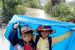 Ngày khai giảng trong mưa lũ ở Hà Tĩnh
