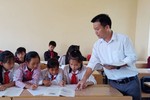 Thương học sinh nghèo, thầy giáo Hào bỏ trường phố lên rừng dạy học
