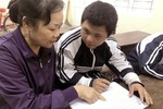 Cô giáo Huyền đã 21 năm mở lớp học tình thương xóa mù chữ