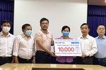 First News và Trúc Quang đã trao tặng 20.000 khẩu trang kháng khuẩn - UV