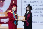 Từ nữ sinh nhút nhát đến "thủ lĩnh" CLB, tốt nghiệp sớm Trường ĐH Ngoại thương