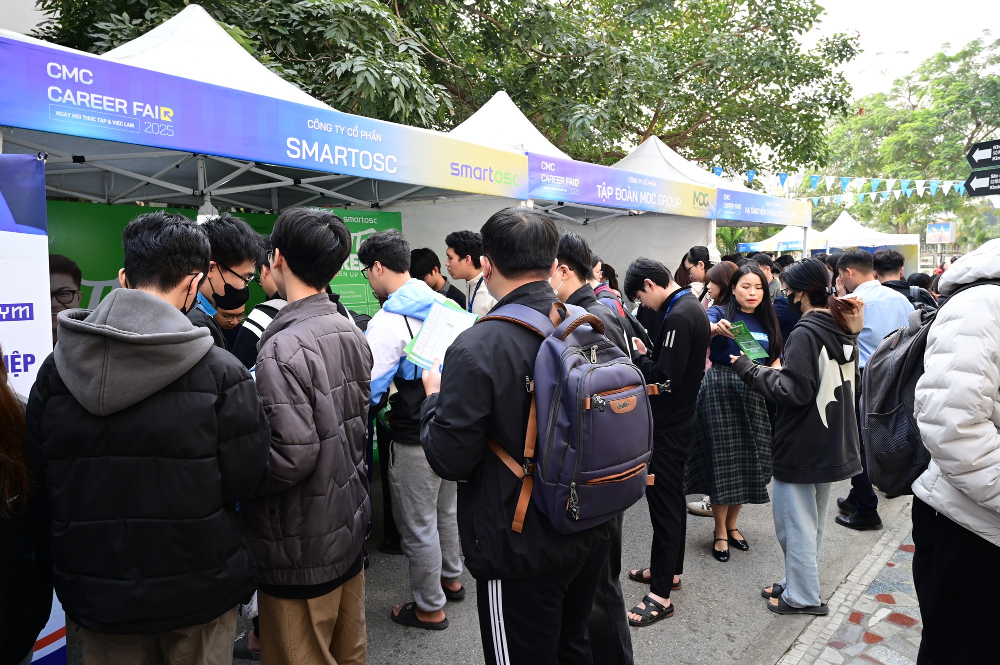 Sinh viên tham gia sự kiện CMC Career Fair kết nối cơ hội việc làm với doanh nghiệp Sinh viên tham gia sự kiện CMC Career Fair kết nối cơ hội việc làm với doanh nghiệp.JPG