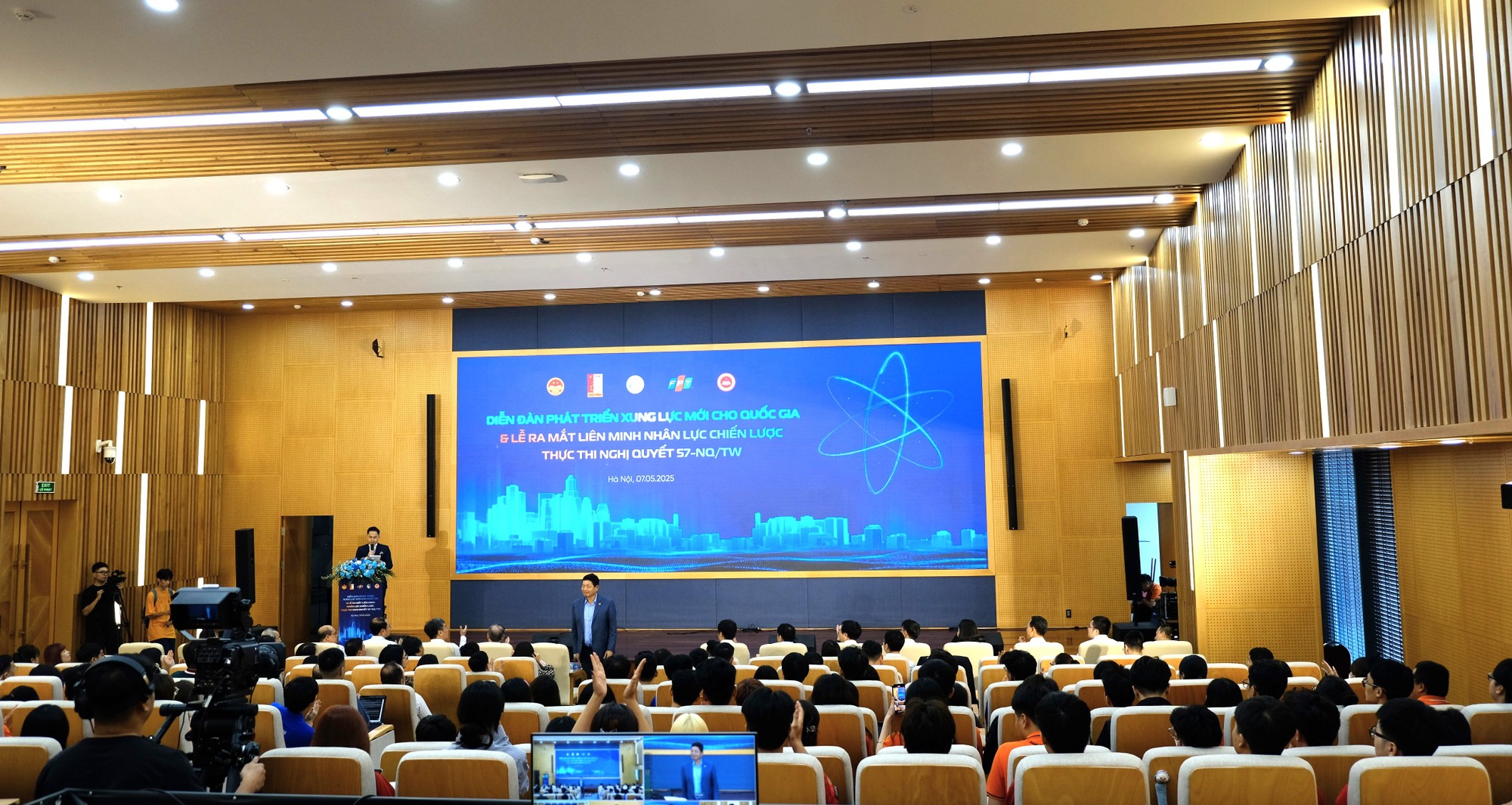 Diễn đàn phát triển nguồn nhân lực - xung lực mới thực thi Nghị quyết 57/NQ-TW thể hiện sự cam kết mạnh mẽ từ đại diện các thành phần, lực lượng trong xã hội để thúc đẩy chương trình đào tạo nguồn nhân lực chất lượng cao, đảm bảo sự thành công của chuyển đổi số quốc gia, đưa Việt Nam bước vào kỷ nguyên số mạnh mẽ và bền vững. toan canh.JPG