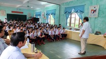 Học sinh trường Đakrông hứa sẽ tự học như Giáo sư Nguyễn Lân Dũng  ảnh 2