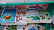 Phụ huynh tiểu học thị trấn Yên Viên cắn răng mua sách giáo khoa giá...trên trời ảnh 4
