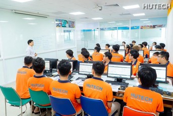 Hệ từ xa ở HUTECH: 2 ngành tuyển nhiều nhất có học phí cao hơn các ngành khác