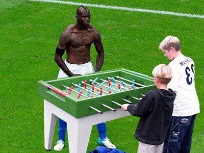 'Khó đỡ' với ảnh chế màn cởi áo ăn mừng bàn thắng của Balotelli (Kỳ 2)