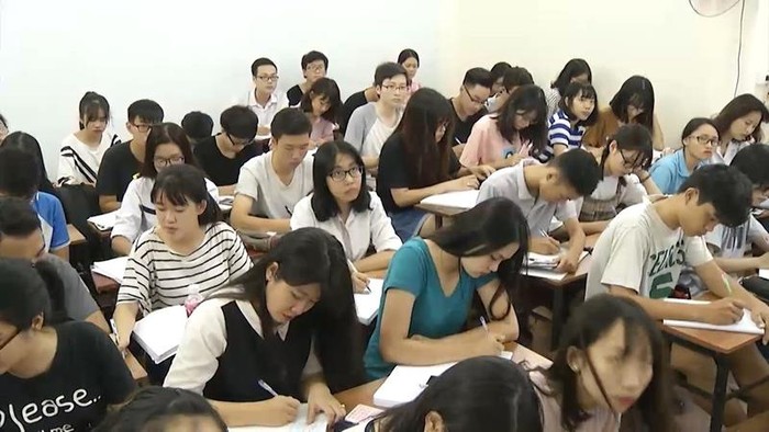 Ban giám hiệu nhà trường có được phép dạy thêm?