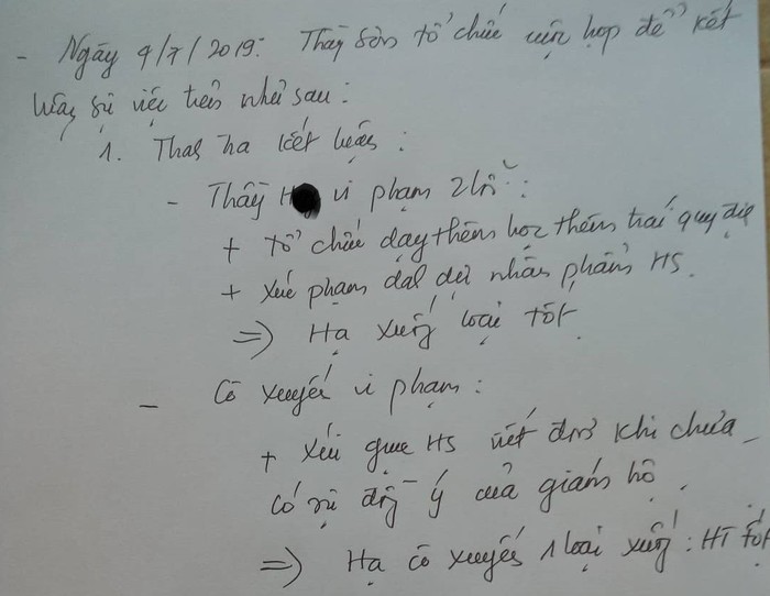 Phải khen thưởng cô giáo chống tiêu cực, sao lại nằng nặc đòi hạ thi đua