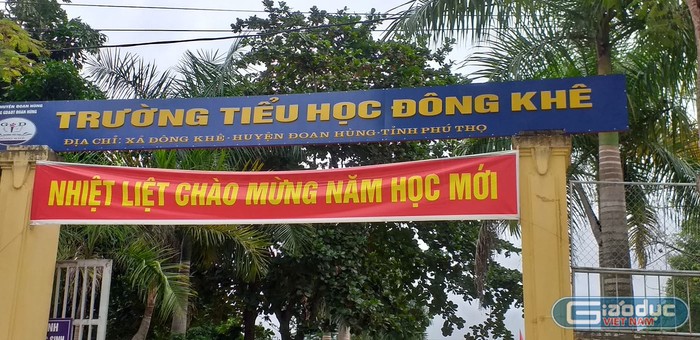 Phụ huynh trường tiểu học Đông Khê ngậm ngùi nộp 1 triệu đồng ủng hộ