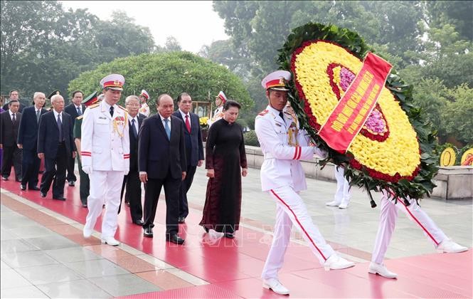 Lãnh đạo Đảng, Nhà nước đặt vòng hoa, tưởng niệm các Anh hùng Liệt sĩ