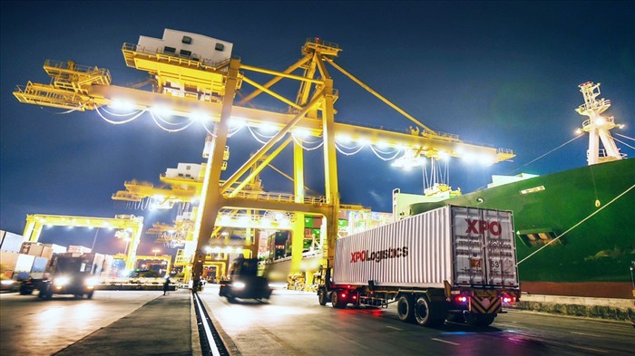 Thủ tướng yêu cầu khắc phục tồn tại yếu kém trong dịch vụ logistics