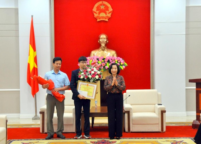 Quảng Ninh khen thưởng học sinh đoạt huy chương Đồng Olympic Vật lý châu Âu